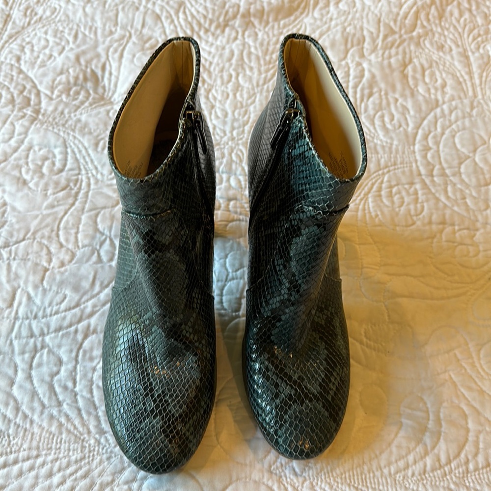 Vince Camuto Snake Skin Print Heeled Booties Size 8.5